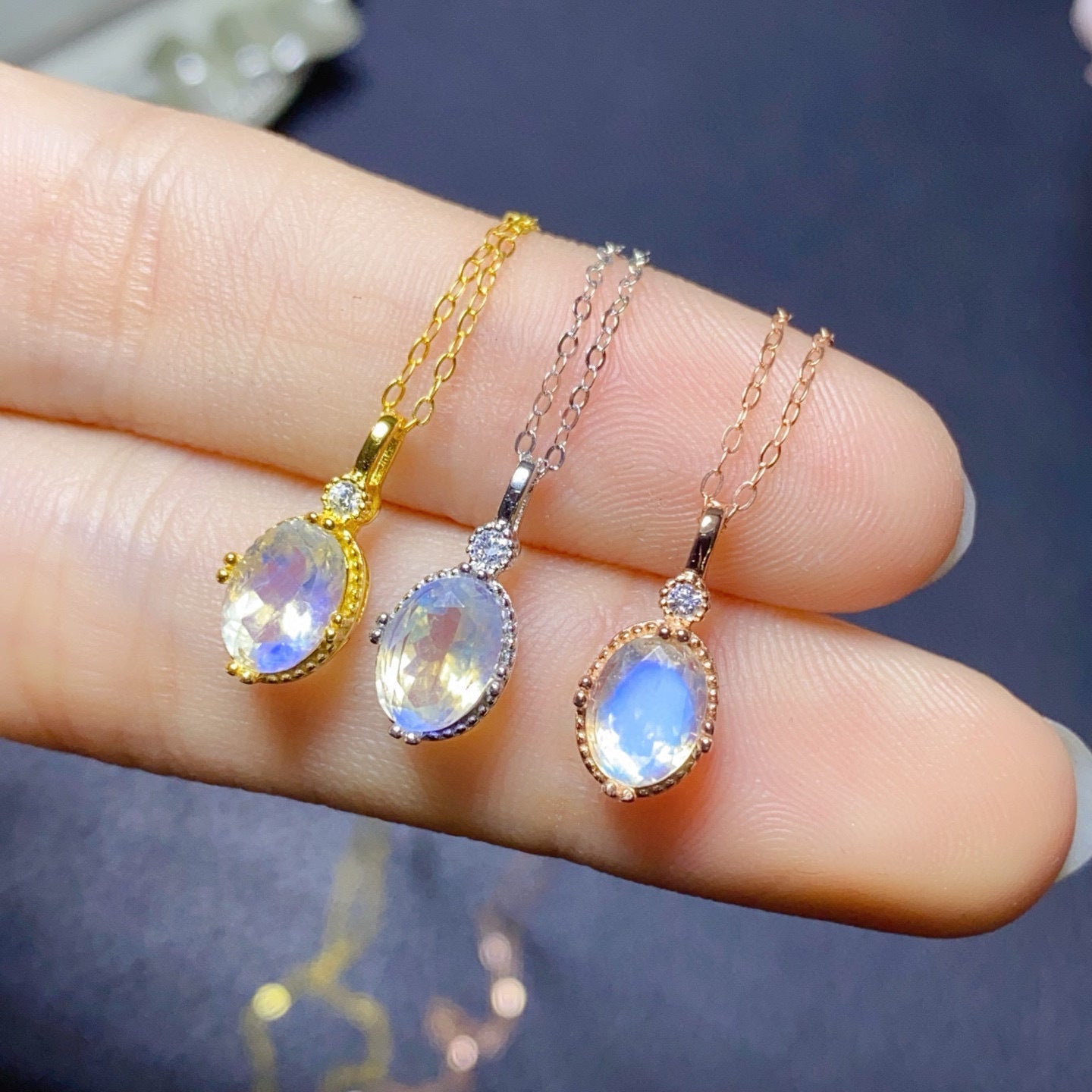Why Moonstone Necklaces Are Loved for Everyday Elegance？